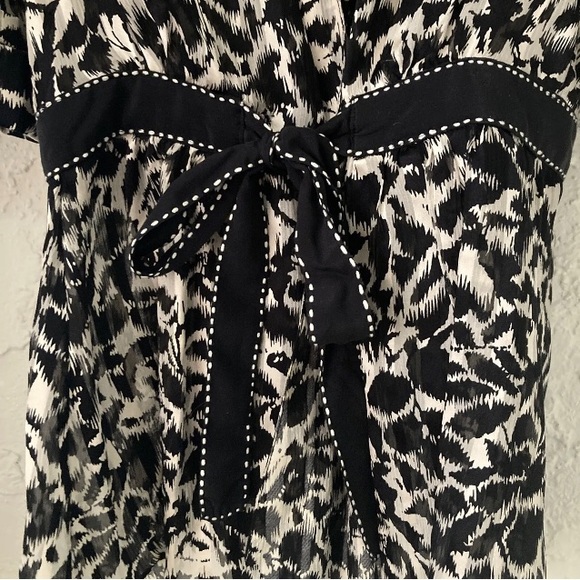 BCBG Max Azria Ribbon Tie Abstract Floral Semi Sheer Silk Wrap Top Sz XS - Picture 3 of 15